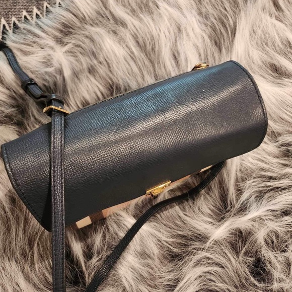 Authentic Burberry Bag. Check the code and you can authenticate. - Picture 3 of 17